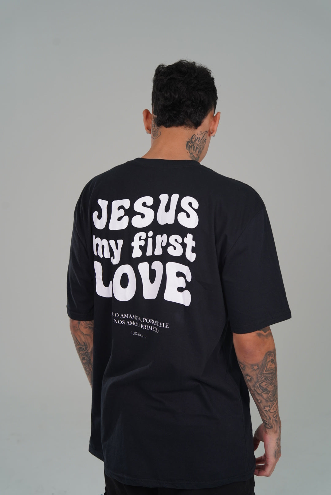 Camiseta Primeiro Amor OVERSIZED - Preta