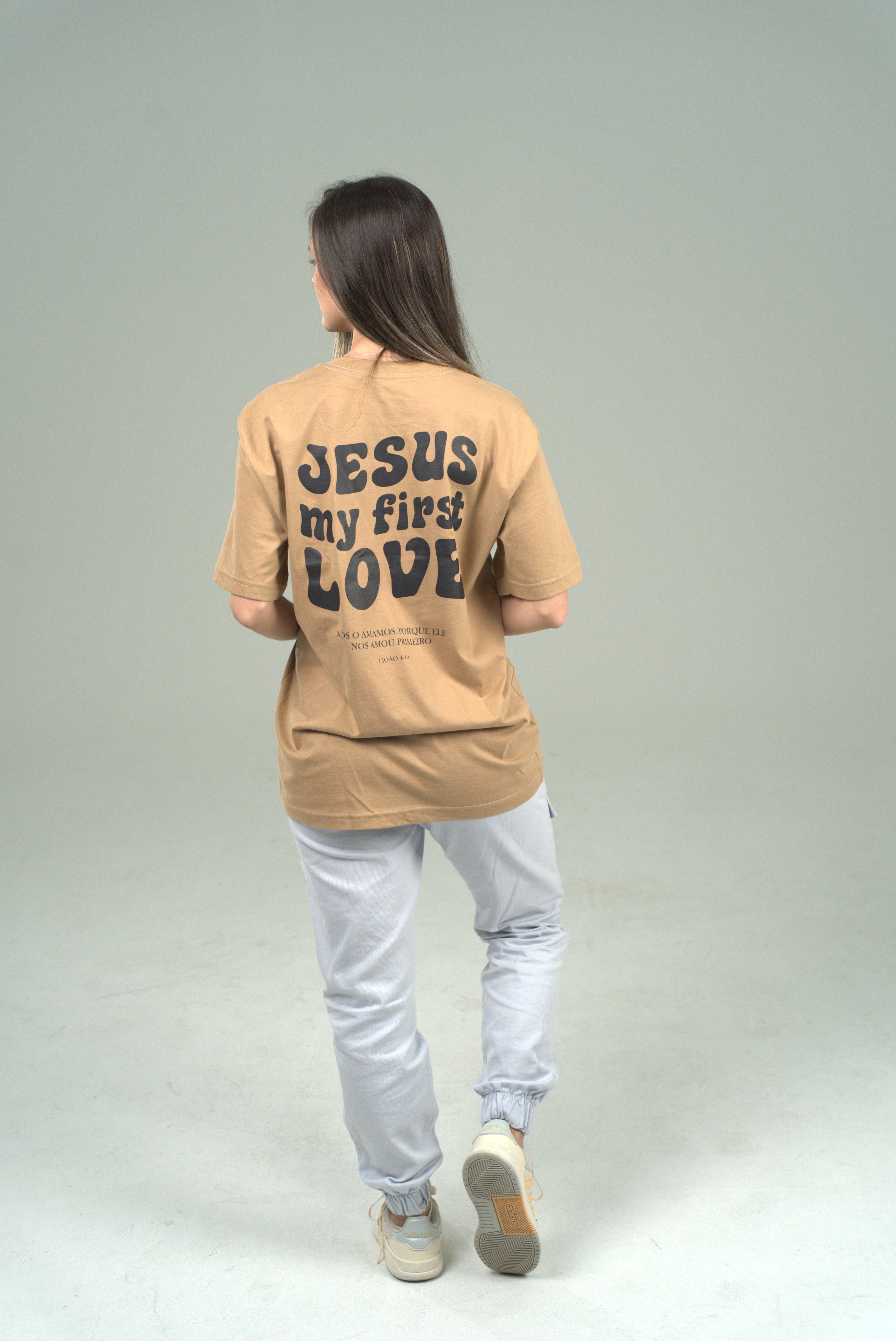 Camiseta Primeiro Amor OVERSIZED - Marrom