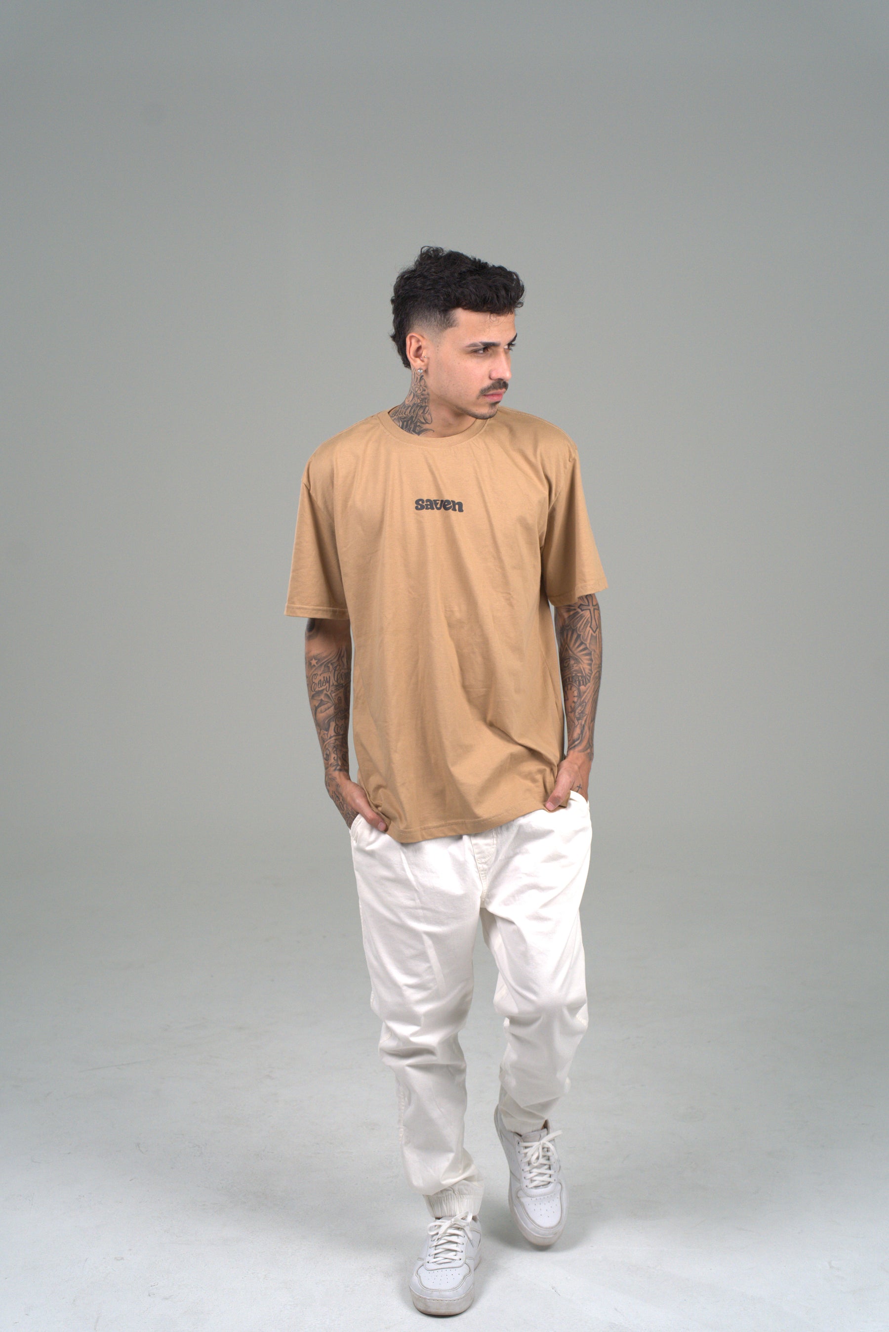 Camiseta Primeiro Amor OVERSIZED - Caramelo